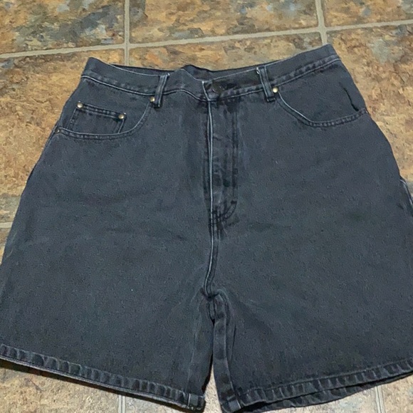 Black shorts - Picture 1 of 4